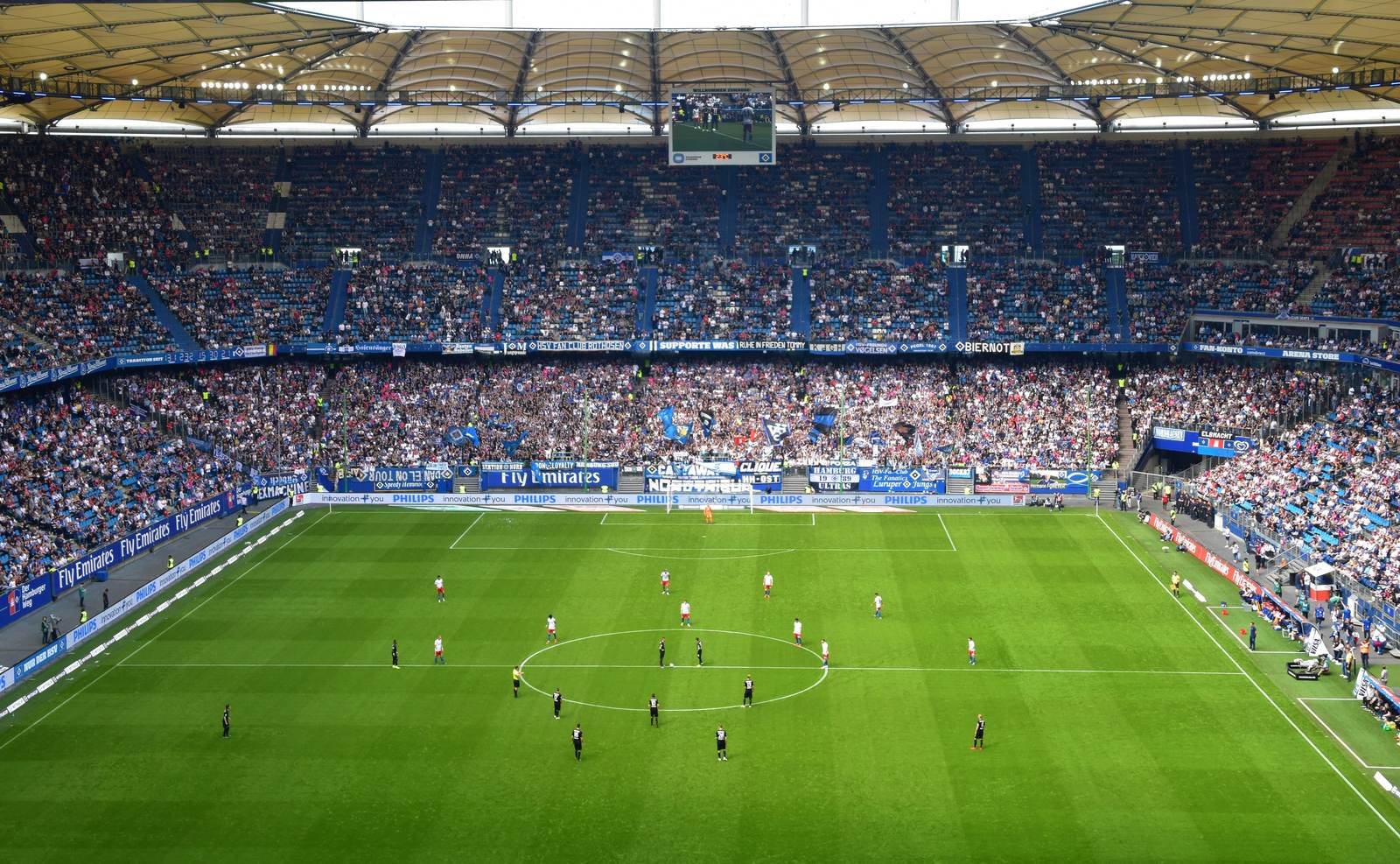 拜仁4-1大胜门兴，诺伊尔伤缺欧冠首战